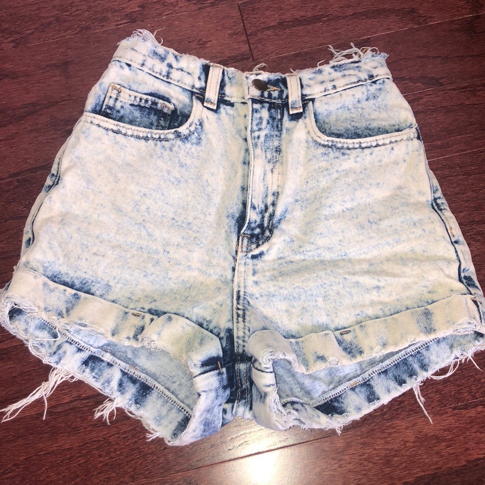 American Apparel Acid Washed Jean Shorts!